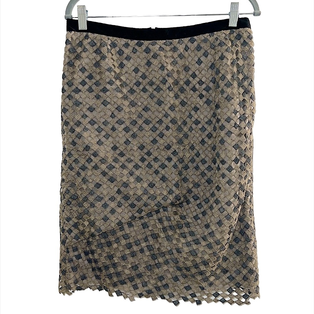 Marc Jacobs Diamond Crochet Overlay Pintuck Pencil Skirt Size 6 Taupe/Grey